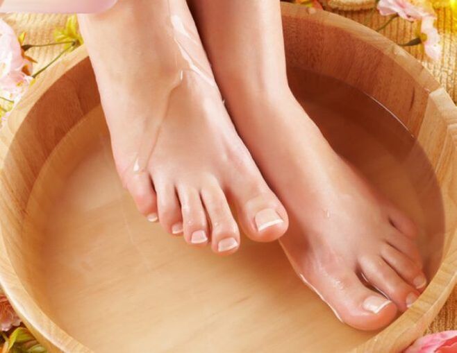 kąpiel stóp w przypadku infekcji grzybiczej